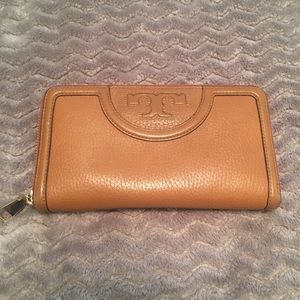 Tory Burch Wallet! Good used condition.